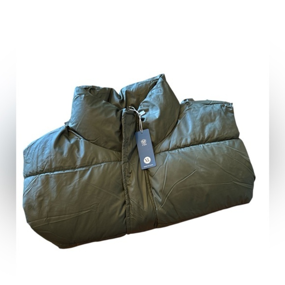 TQD Women’s Cropped Puffer Vest with Magnetic Button Closure - XL